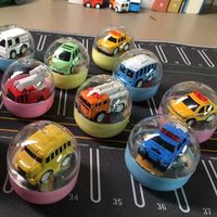 CD 12PCS Mini Voitures Jouets à Rétrofriction en Métal, Ensemble en Boîte Capsule, Véhicules de Dessin Animé en Alliage (Bus, SUV, Véhicule d'Urgence) pour Enfants
