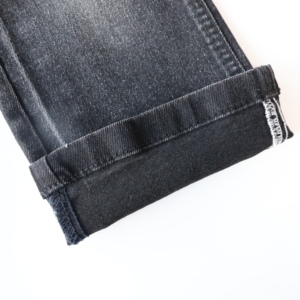 Tela Denim Elástica de Alta Calidad, Mercerizada, de Seda, 180cm, 10.7oz, Negra, 65% Algodón, para Pantalones - Product Image 6