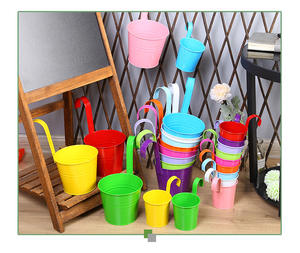 Ventes en gros de pots de fleurs suspendus en métal et en plastique pour la décoration extérieure du jardin, avec crochet détachable - Product Image 3