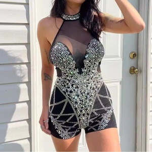 จั๊มสูทขาสั้นแฟชั่นผู้หญิงแบบไร้แขน คอวี สายคล้องคอ ผ้าซีทรู โชว์หลัง ยืดหยุ่นได้ ลดราคาสุดฮอต - Product Image 1