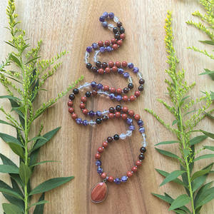 Collier de méditation noué à la main avec 108 perles en améthyste, grenat orange, cristal blanc et pendentif en jaspe rouge, bijou cadeau pour le yoga - Product Image 1