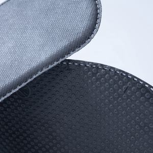 Pantoufles d'hôtel jetables à bout fermé personnalisables en tissu non tissé pour les invités fabriquent des équipements d'hôtel - Product Image 3