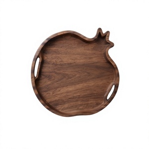 Plateau de service artisanal en bois de manguier en forme de grenade, plateau décoratif avec contour sculpté en couronne et poignées - Product Image 1