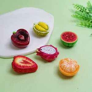 Nouvelles figurines miniatures 3D populaires en forme de fruits (orange, <span class=keywords><strong>fraise</strong></span>, pastèque, pêche) de 25 mm, 100 pièces/sac, pour loisirs créatifs - Product Image 1