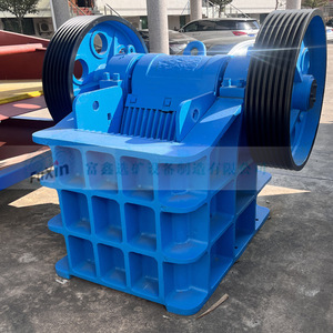 Trituradora de mandíbulas azul de alta rigidez con motor AC para equipos de trituración de rocas - Product Image 3