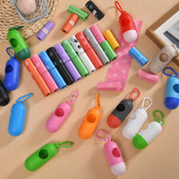 Distributeur portable de sacs à déjections pour chiens et chats, boîte de rangement souple d'extérieur en forme de crotte, outils de gestion des déchets pour animaux de compagnie au design original