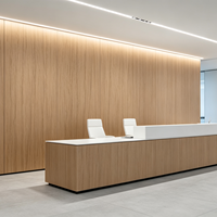 Panneau mural en PVC à grain de bois en fibre de charbon de bambou de 1,22 m de large, design moderne, ignifuge et imperméable pour villas et commerces