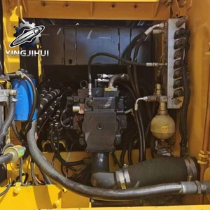 Excavatrice sur pneus Komatsu PW160 d'<span class=keywords><strong>occasion</strong></span> avec moteur Komatsu SAA4D107E, prête à l'emploi, prix bas pour travaux routiers municipaux - Product Image 5