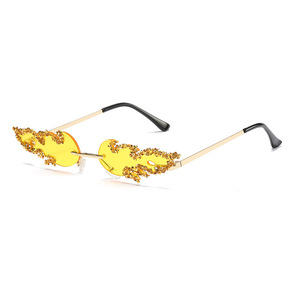 Lunettes de soleil œil de chat tendance sans monture UV400 pour femme avec strass - Product Image 4