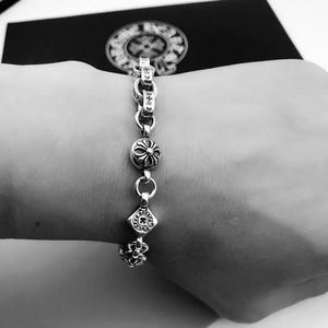 Bracciale Vintage in Argento Personalizzato con Lettera, Unisex, per Coppie, con Catena in Argento Thai Retrò, Design con Croce e Dadi, Regalo - Product Image 3
