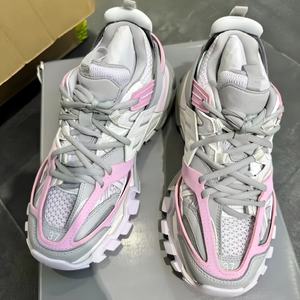 Chaussures de sport de luxe haut de gamme Track Led 3.0 pour hommes, en cuir, style course, et chaussures décontractées pour hommes et femmes. - Product Image 2