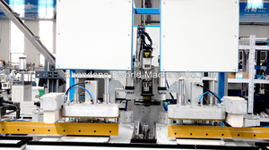 Ligne de soudage automatique à double tête pour le nettoyage des coins de portes et fenêtres en PVC entièrement automatique - Product Image 4
