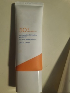 Protector solar físico suave hidratante Aesturra de alta calidad que nutre la cara bloqueando eficazmente la crema de rayos UV - Product Image 2