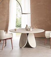 Ensemble de table à manger moderne de luxe léger, conçu par des artisans, avec plateau en verre rond artistique et base artistique, pour villa