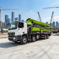 Pompe à béton d'occasion Zoomlion 50m sur châssis Benz 4 essieux Euro V, faible nombre d'heures, prête à l'emploi (modèle 2020)