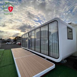 Maison préfabriquée moderne en panneaux sandwich Apple Capsule, étanche, extensible, mobile, petite maison pour le camping en plein air, le bureau ou la villa - Product Image 1