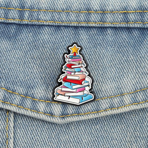 本クリスマスツリーエナメルピンお祝い本飾りブローチホリデーラペルバッジジュエリーギフト卸売 - Product Image 1