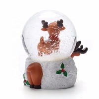 Boule à neige artisanale unique en résine de Noël pour la décoration de la maison de vacances Cadeau en résine Globe d'eau Ornementation de la maison