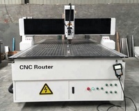Machine de sculpture CNC 1325 3D robuste pour la publicité Machine de routeur CNC en bois avec boîtier intérieur