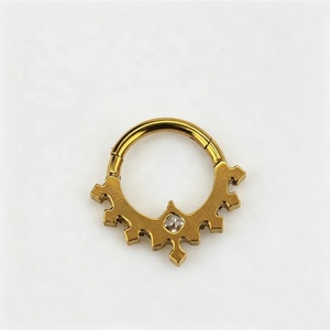 Boucles d'oreilles de cartilage en titane G23, 16G, avec diaphragme articulé, anneau segmenté, et <span class=keywords><strong>grappe</strong></span> de zircons carrés et circulaires, vente en gros - Product Image 5
