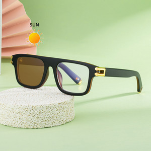 Lunettes de soleil photochromiques carrées ZS-98465 pour femmes, monture noire, protection UV400, monture en plastique et métal, protection solaire classe 2 - Product Image 2