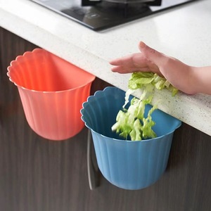 <b>Wall</b> <b>Mounted</b> Flower Shape Trash Can 91g Indoor Kitchen Cabinet Hanging Waste <b>Bin</b> For Food Waste <b>Storage</b> - Product Image 3