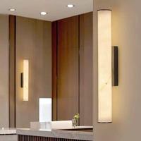 Applique murale LED de luxe en albâtre naturel, base cylindrique noire et laiton, intensité réglable pour chambre, couloir, villa