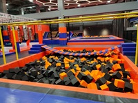 Aire de jeux intérieure de haute qualité, grande piscine à balles colorée avec parc de trampoline intérieur