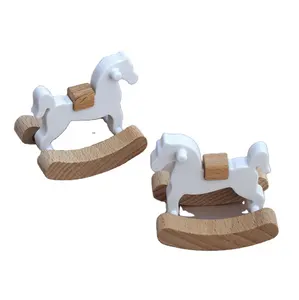 Casa de bonecas em miniatura, cavalo de madeira maciça, cavalo de balanço pequeno, mobília clássica, casa de bonecas pequena, brinquedos