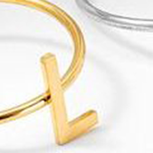 Anello alla moda in acciaio inossidabile ANILLO-L, resistente e anti-ossidazione, con design a lettera L - Product Image 3