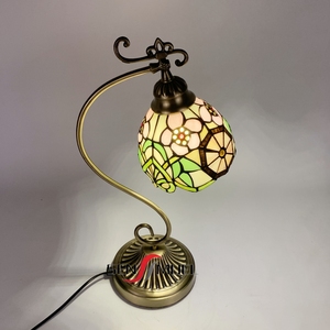 <span class=keywords><strong>Tiffany</strong></span> Style 8 pouces européen rétro LED Table décorative lampe de bureau Art coloré verre teinté-coupé abat-jour en étain soudé - Product Image 2