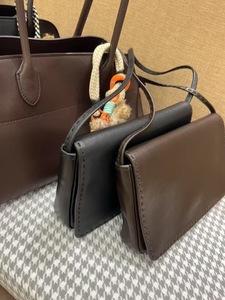 Luxury Vintage Minimalist 100% <strong>Handmade</strong> Saddle Stitch Soft Genuine Sheepskin Leather Shoulder Bag - Product Image 5