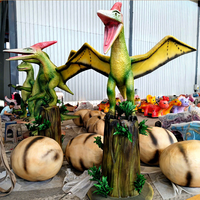 Modèle de dinosaure animatronique pterosaure volant mobile de 2,5 mètres de haut pour expositions, musées, parcs à thème, aéroports, places de ville et plazas
