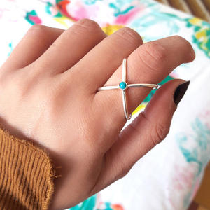 Anello Geometrico in Turchese con Pietra Naturale Rotonda Incastonata, Gioiello Unisex alla Moda, Idea Regalo - Product Image 2