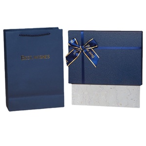 Boîte cadeau rectangulaire bleue haut de gamme en stock du fabricant, avec couvercle et base, en papier/carton découpé et collé - Product Image 5