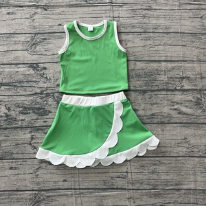 Preordina GSD4025MZ Set Yoga per Bambine: Maglietta Verde Senza Maniche e Gonna-Pantaloncino Bianca <span class=keywords><strong>con</strong></span> Bordo Ondulato per Neonate e Bambine Piccole - Product Image 1