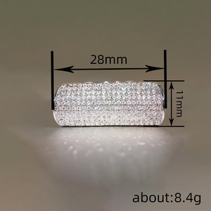 Anello di Lusso con Motivi Floreali Irregolari per Donne, Elegante Gioiello da Dito - Product Image 4