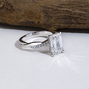 Bague de fiançailles Messi Jewelry MSR-2096 en or 18 carats avec diamant de laboratoire taille émeraude - Product Image 3