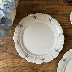 Exquisite Retro <b>White</b> Porcelain Blue Rose Pattern Embossed Ceramic Tableware <b>Dinner</b> Plates 8-inch and 10-inch Eco-Friendly Event - Product Image 1