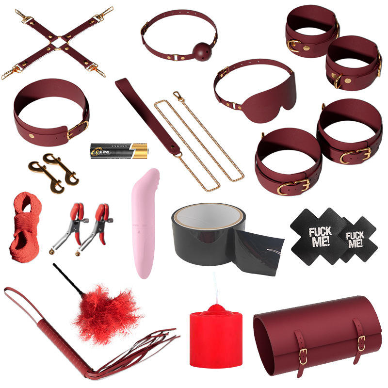 Costume 17 pièces rouge avec sac en cuir