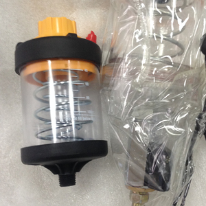 เครื่องจ่ายจาระบีอัตโนมัติ 100 มล. แบบสปริงควบคุม เติมได้ รุ่น S-100 - Product Image 1