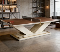 Table de ping-pong élégante et luxueuse avec rangement intégré pour les raquettes et bords de table raffinés pour villa sophistiquée