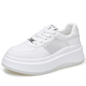 Zapatillas Blancas de Piel Genuina con Punta Redonda - Primavera/Verano 2025 - Zapatos Deportivos con Suela Gruesa - Estilo Moderno con Suela Gruesa - Product Image 3