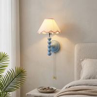 Lampadaire LED bleu macaron nordique moderne avec abat-jour en tissu plissé, lampe sur pied perlée pastel, pour salon et hôtel, intensité réglable