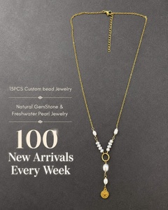Collier personnalisé à faible MOQ en acier inoxydable plaqué or avec perles de culture d'eau douce et breloque géométrique style bohème, bijoux de marques DTC - Product Image 1