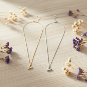 Collana con Ciondolo a Forma di Lettera V in Diamante, Catena in Acciaio Inossidabile, 6 Colori - Product Image 3