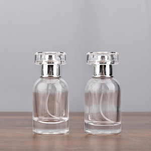 Botella de Spray Vacía de 30ML para Cuerpo de Vidrio Transparente, Boquilla Plateada <span class=keywords><strong>Martin</strong></span>, Botella de Perfume Portátil de Estilo Simple - Product Image 5