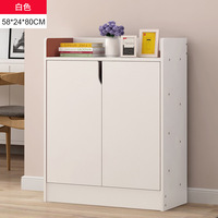 Meuble à chaussures simple et moderne en bois blanc chaud, type armoire, avec rangement et cloison, idéal pour les entrées étroites et les petits appartements