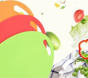 Planche à découper ovale en plastique épais écologique avec logo personnalisé - Product Image 4