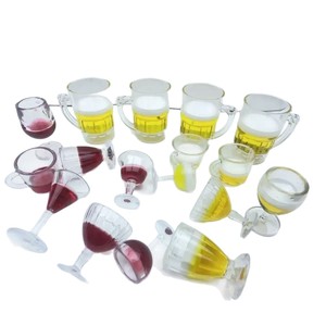 Mini Jarras de Cerveza Rojas Brillantes de Resina Plástica, Adornos de Cocina DIY, Juguetes de Comida - Product Image 3